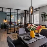 Acacia * بودابست