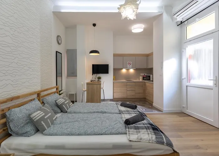 Acacia * Budapest